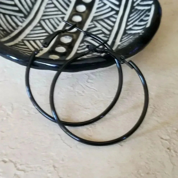 Sleek Black Large Hoop Earrings 40mm 1.6" Leverback Minimalist Classic - Picture 1 of 6
